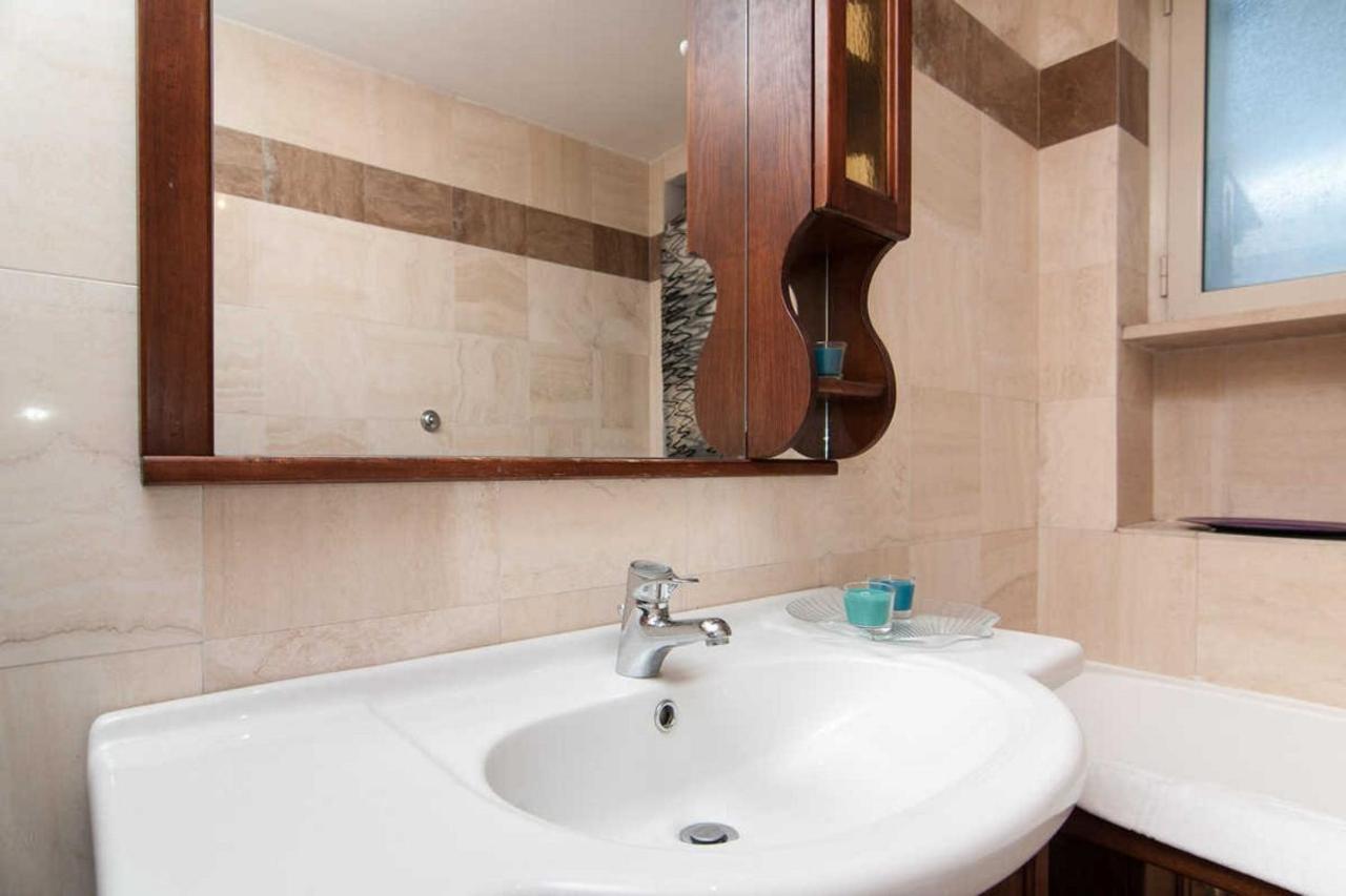 Termini Colosseum Apartment โรม ภายนอก รูปภาพ
